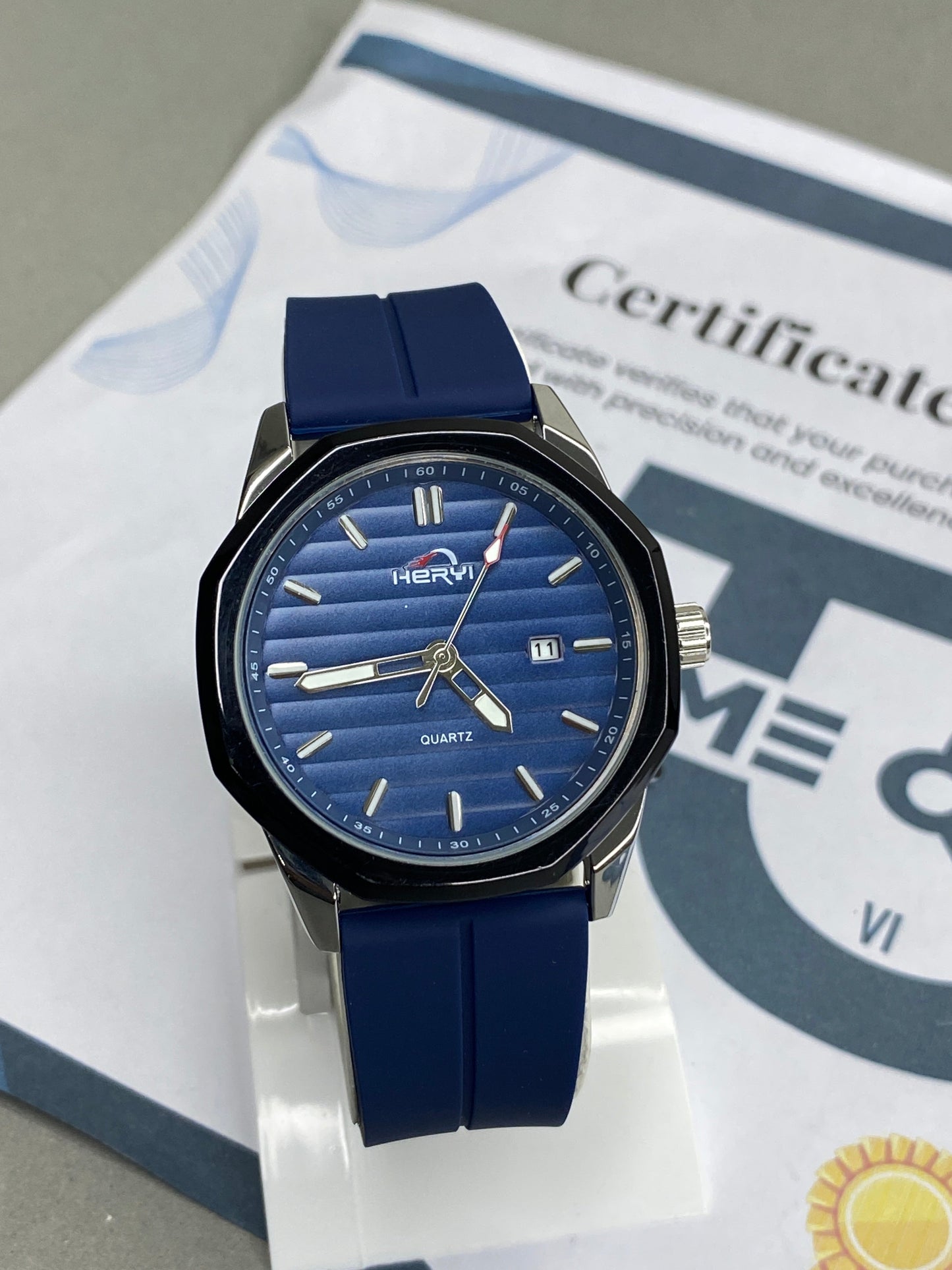 Heyri - Magnetic Master Lock & Silicone Rubber Straps Watch