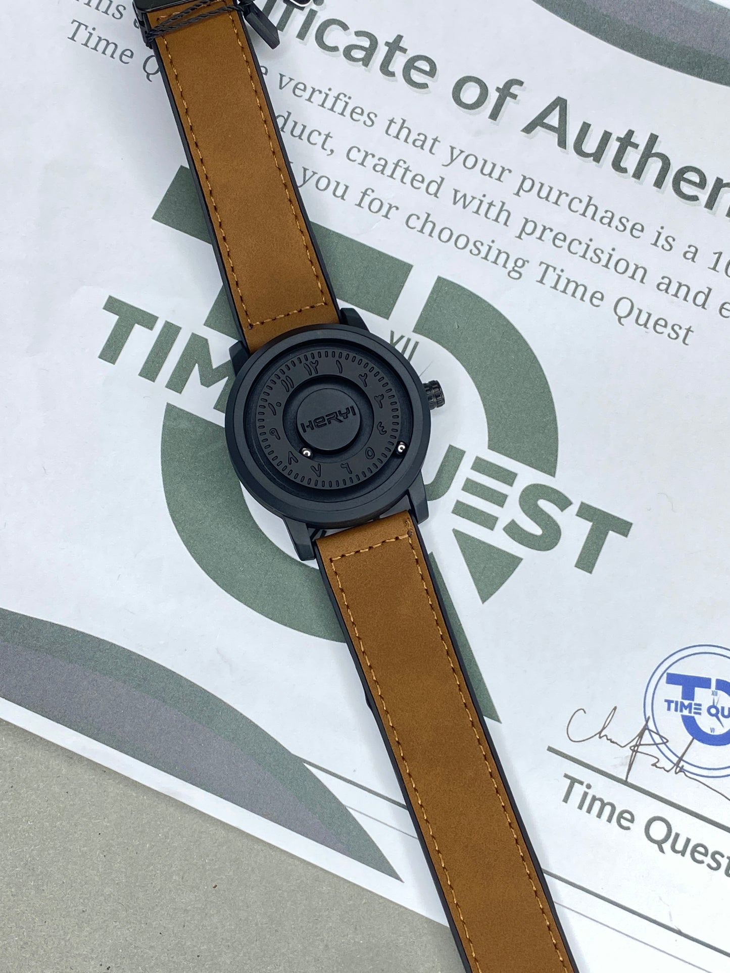 HERYI Revolutionary Bearing Watch for Men – Metallic Dial & Magnetic Lock Silicone Straps