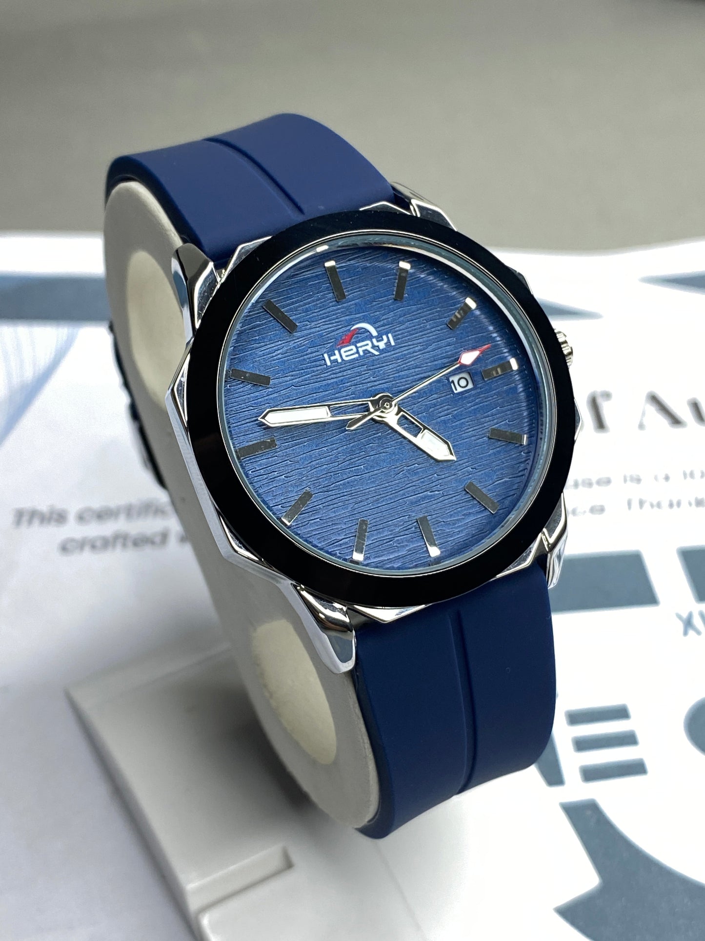 Heyri - Magnetic Lock & Silicone Straps Watch