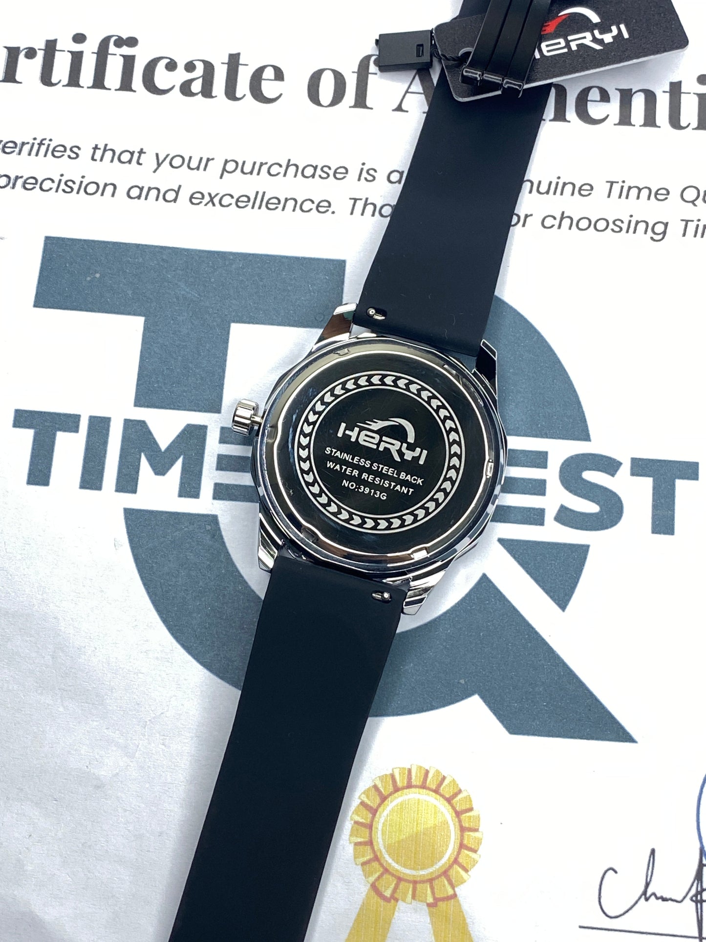 Heyri - Unique Design Magnetic Lock & Silicone Straps Watch
