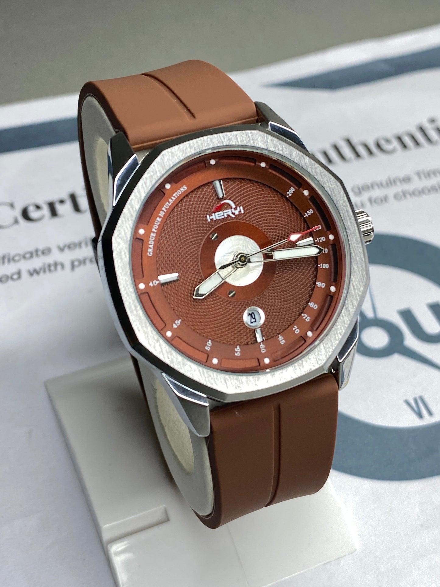 Heyri - Texture Design Magnetic Lock & Silicone Straps Wrist Watch For Men