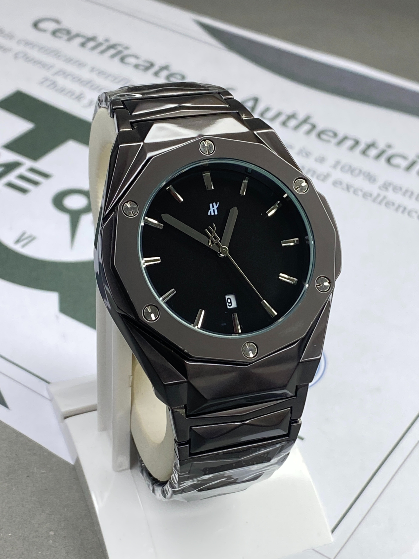 Hublot Geneve Chain Watch For Men With Date Display and Butterfly Lock