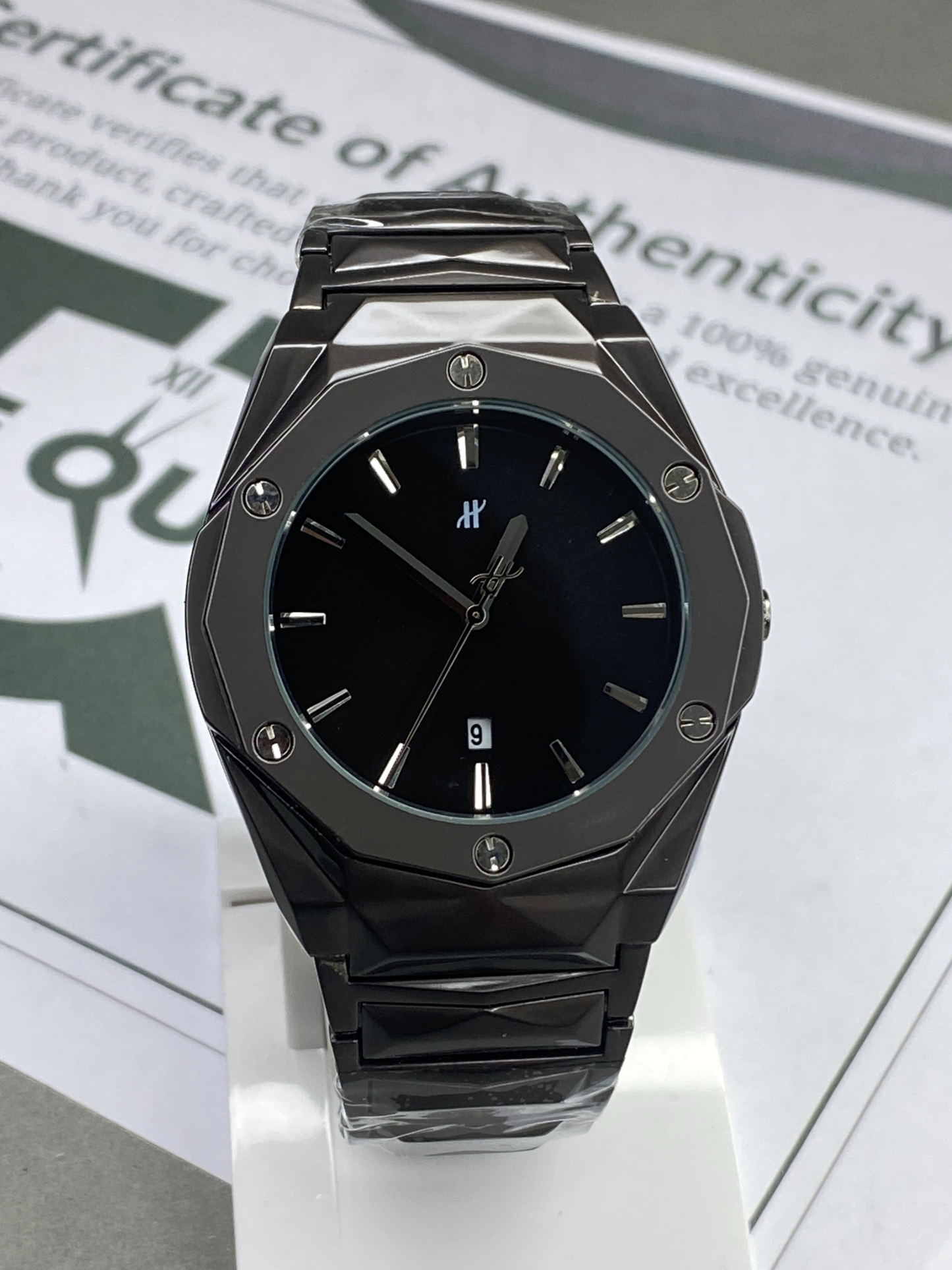 Hublot Geneve Chain Watch For Men With Date Display and Butterfly Lock