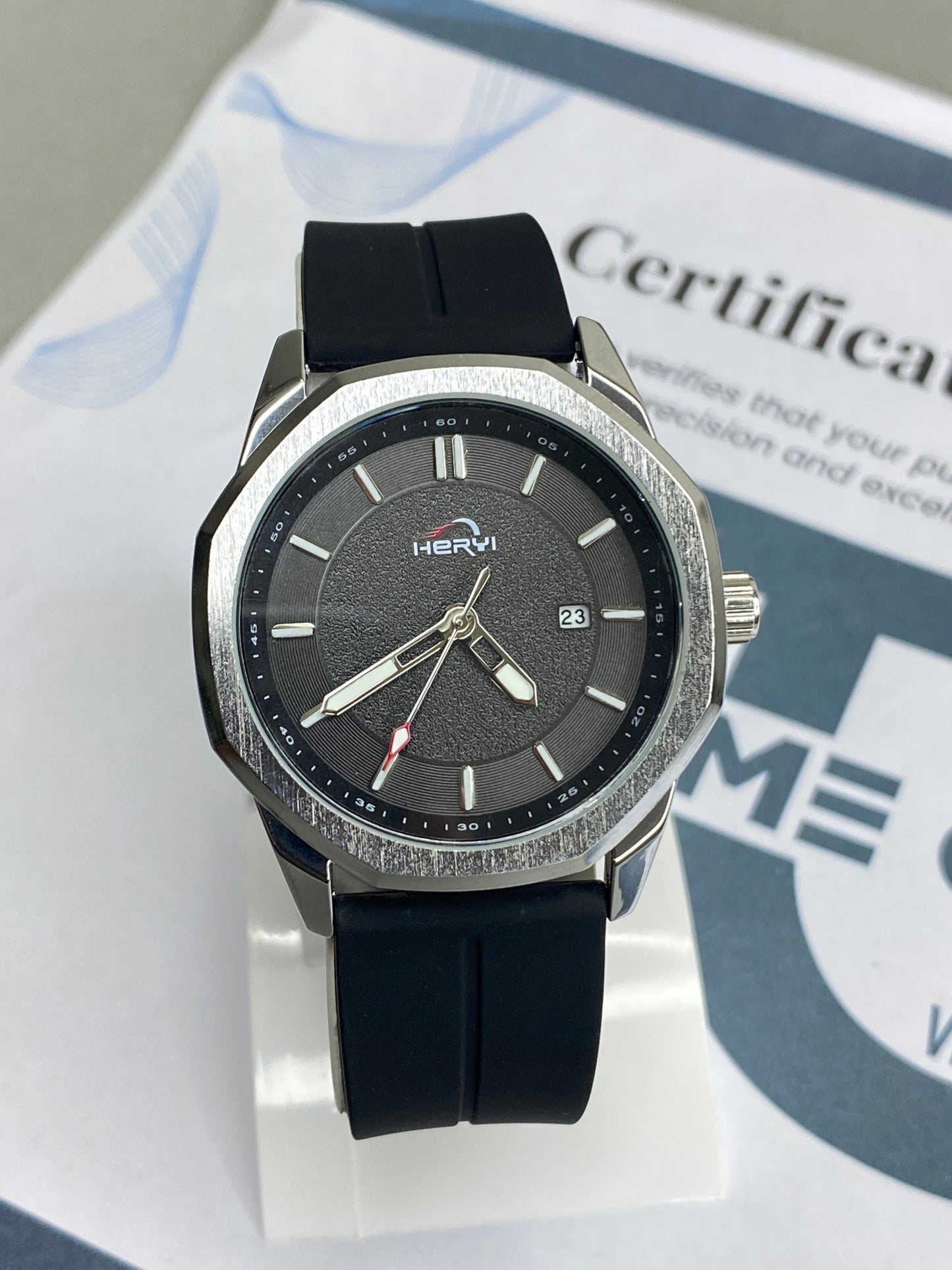 Heyri - Silicone Straps & Magnetic Lock Watch