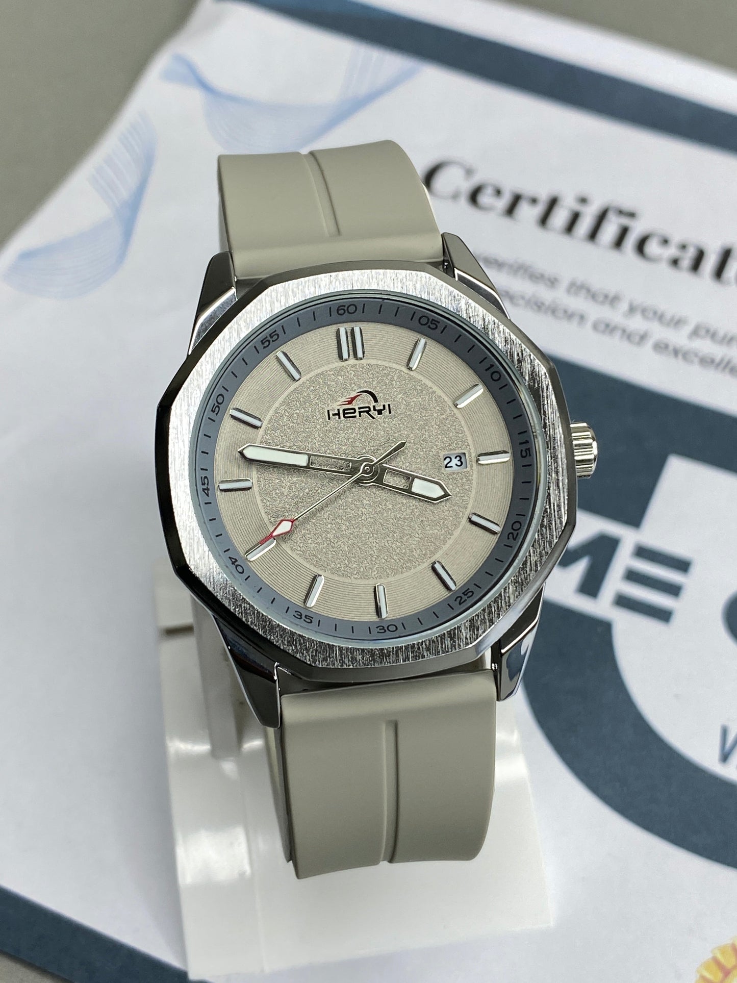 Heyri - Silicone Straps & Magnetic Lock Watch