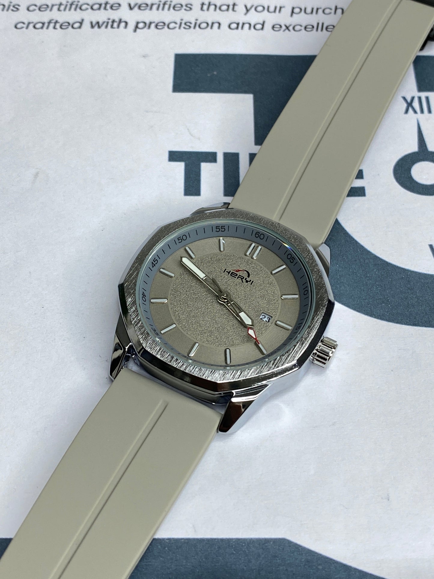 Heyri - Silicone Straps & Magnetic Lock Watch