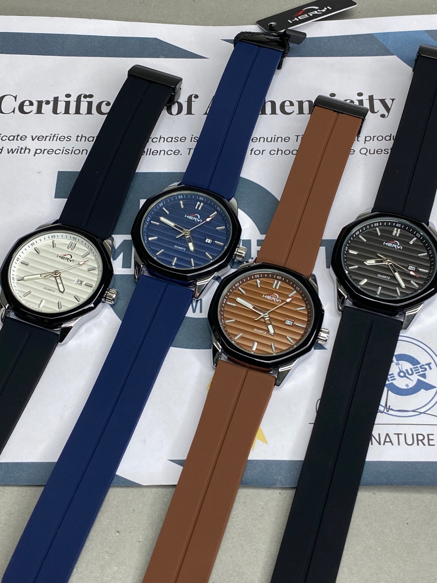 Heyri - Magnetic Master Lock & Silicone Rubber Straps Watch