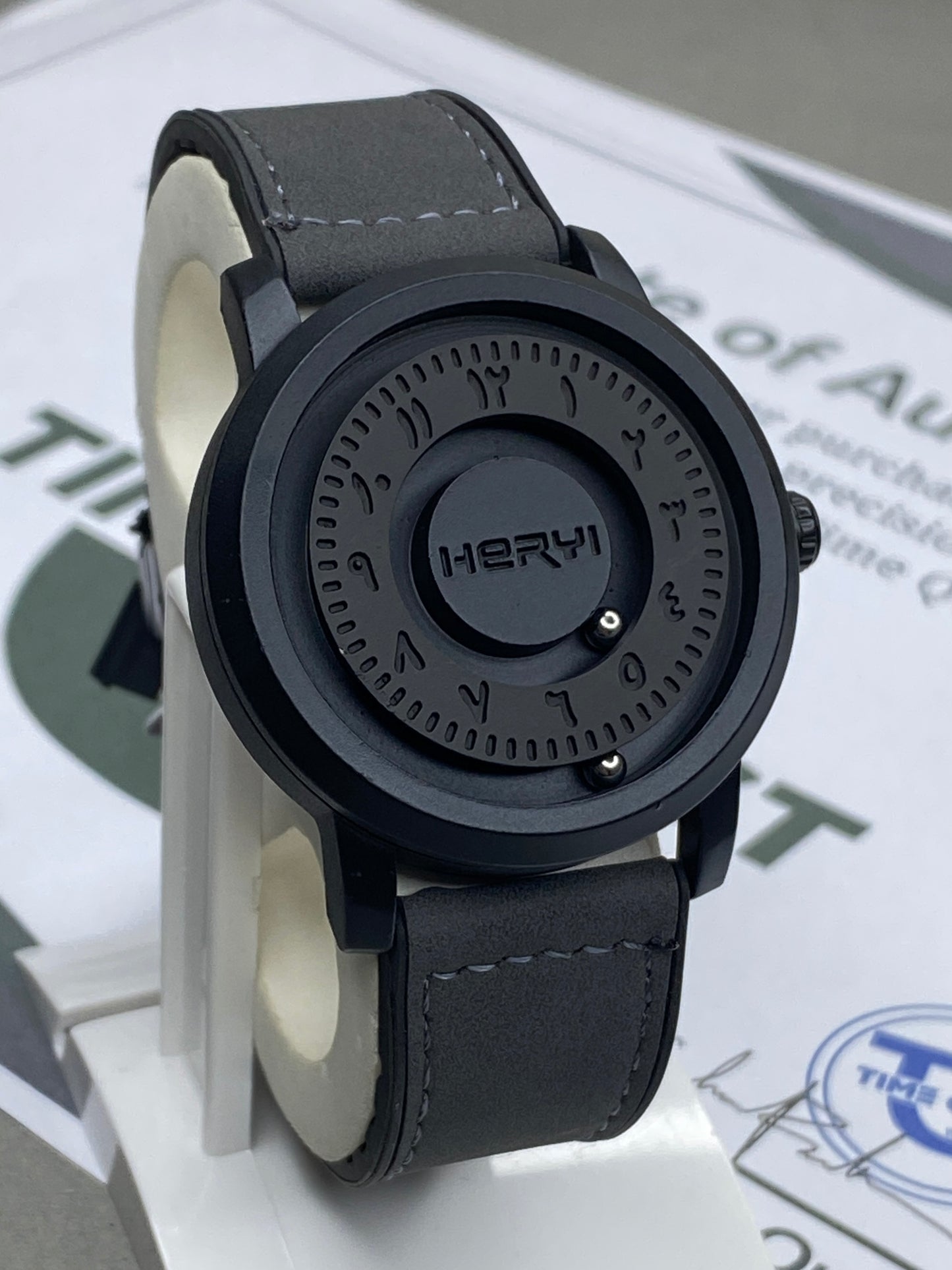 HERYI Revolutionary Bearing Watch for Men – Metallic Dial & Magnetic Lock Silicone Straps