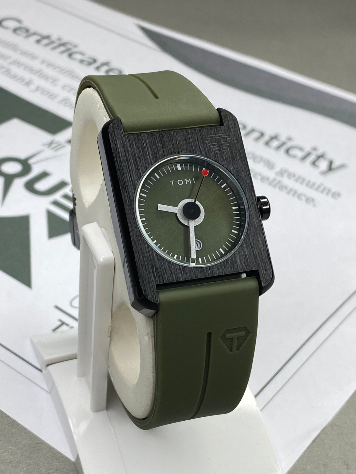 TOMI T-022 Analog Stainless Steel Case Silicone Straps Watch For Men