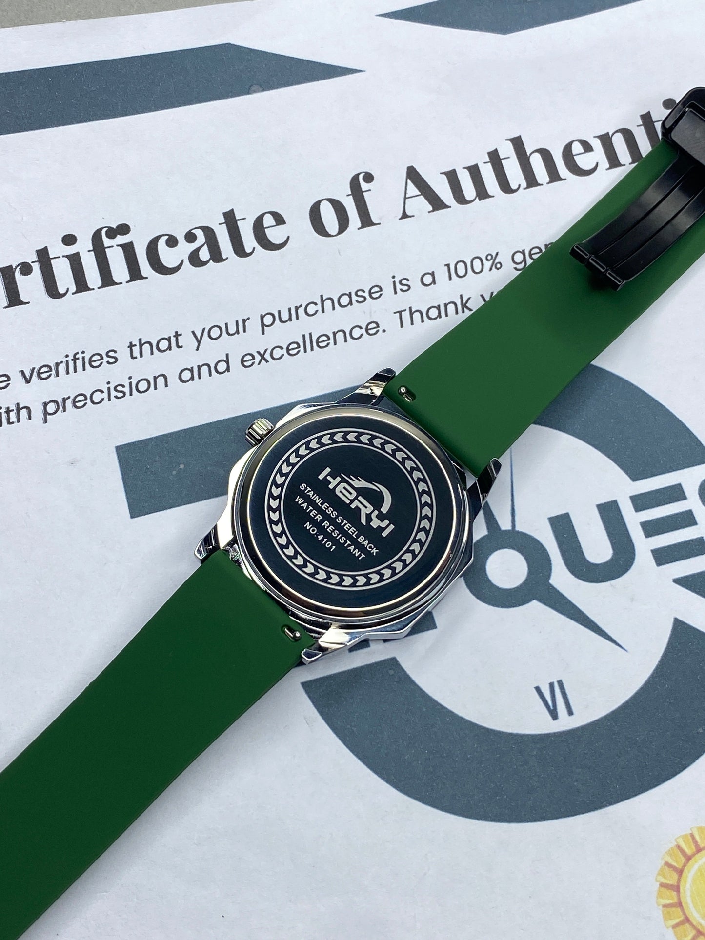 Heyri Slim Design Magnetic Lock & Silicone Straps Watch