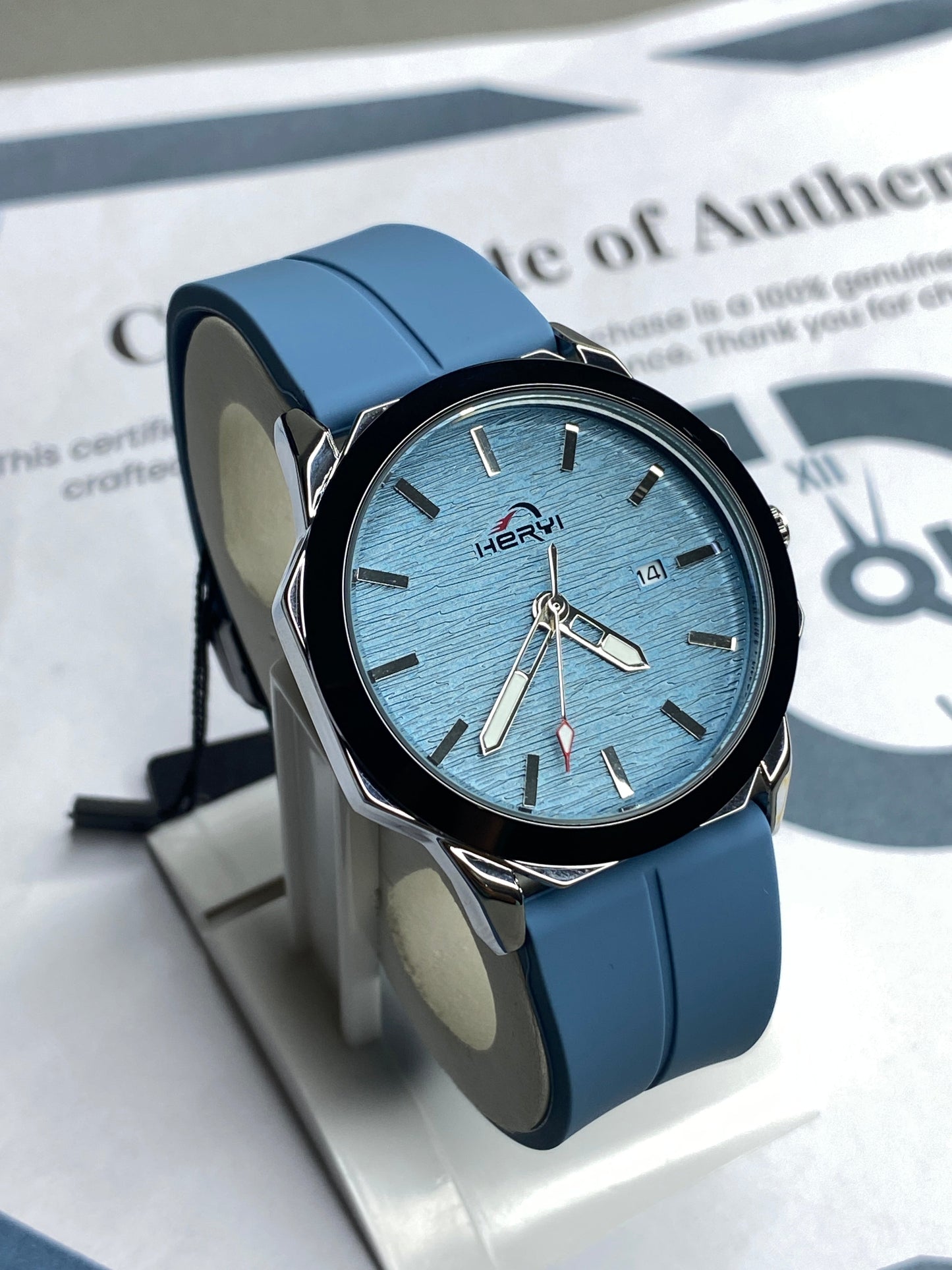 Heyri - Magnetic Lock & Silicone Straps Watch