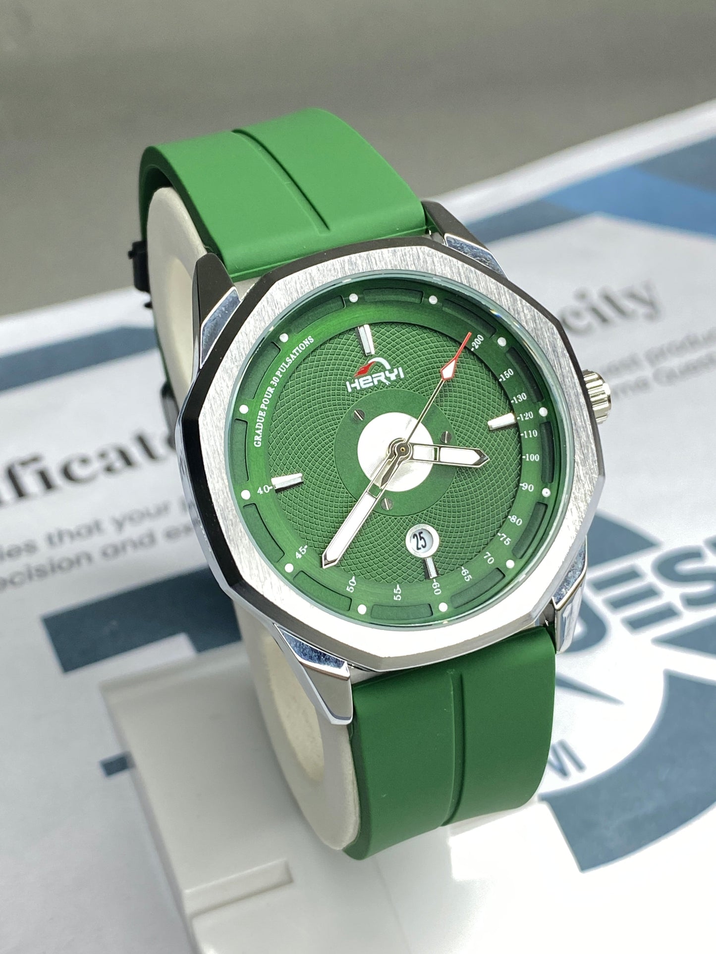 Heyri - Texture Design Magnetic Lock & Silicone Straps Wrist Watch For Men