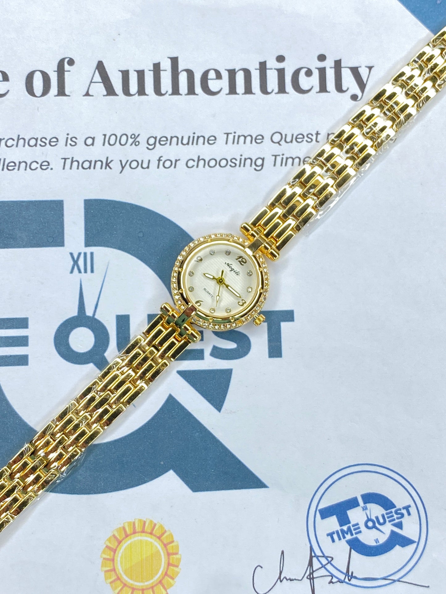 Aoqili Ladies Watch – Golden Women's Timepiece