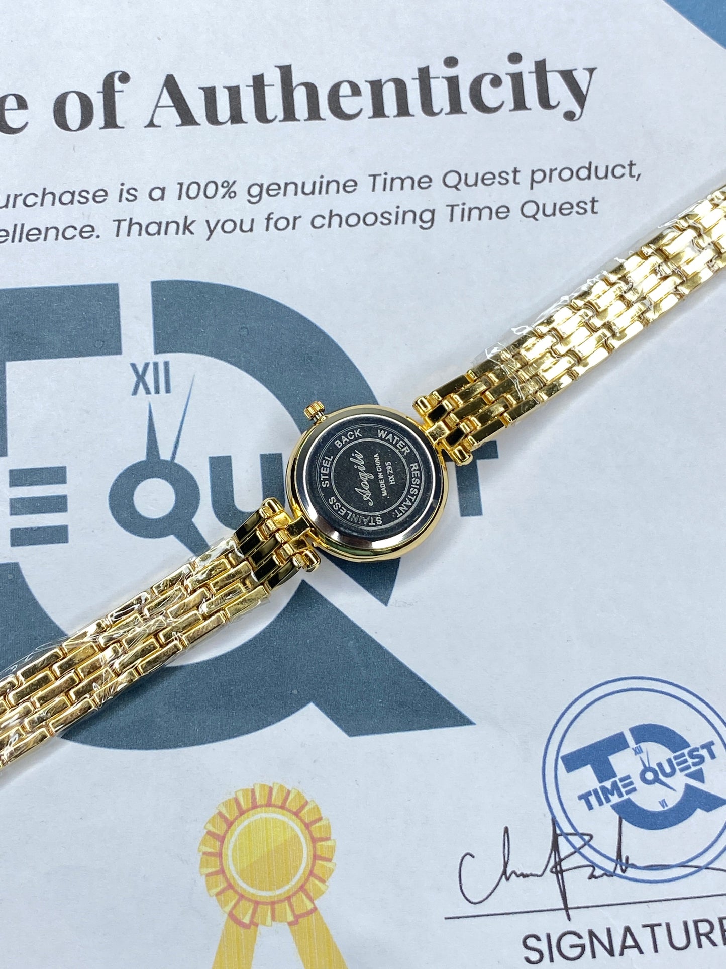 Aoqili Ladies Watch – Golden Women's Timepiece