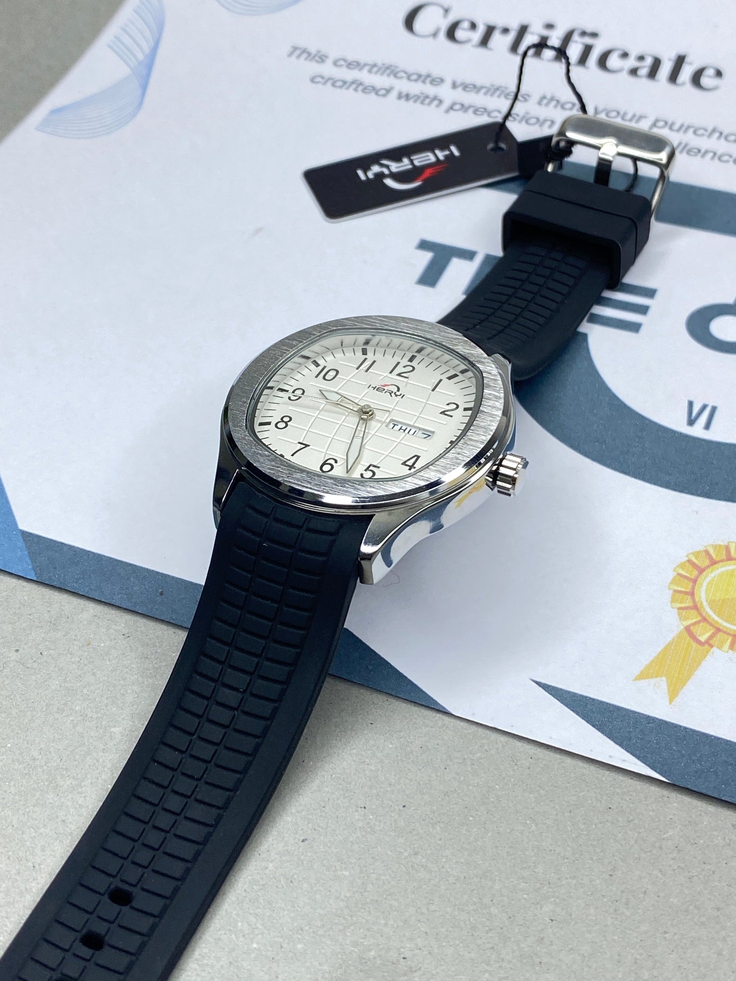Heyri - Date & Day Silicone Strap Watch