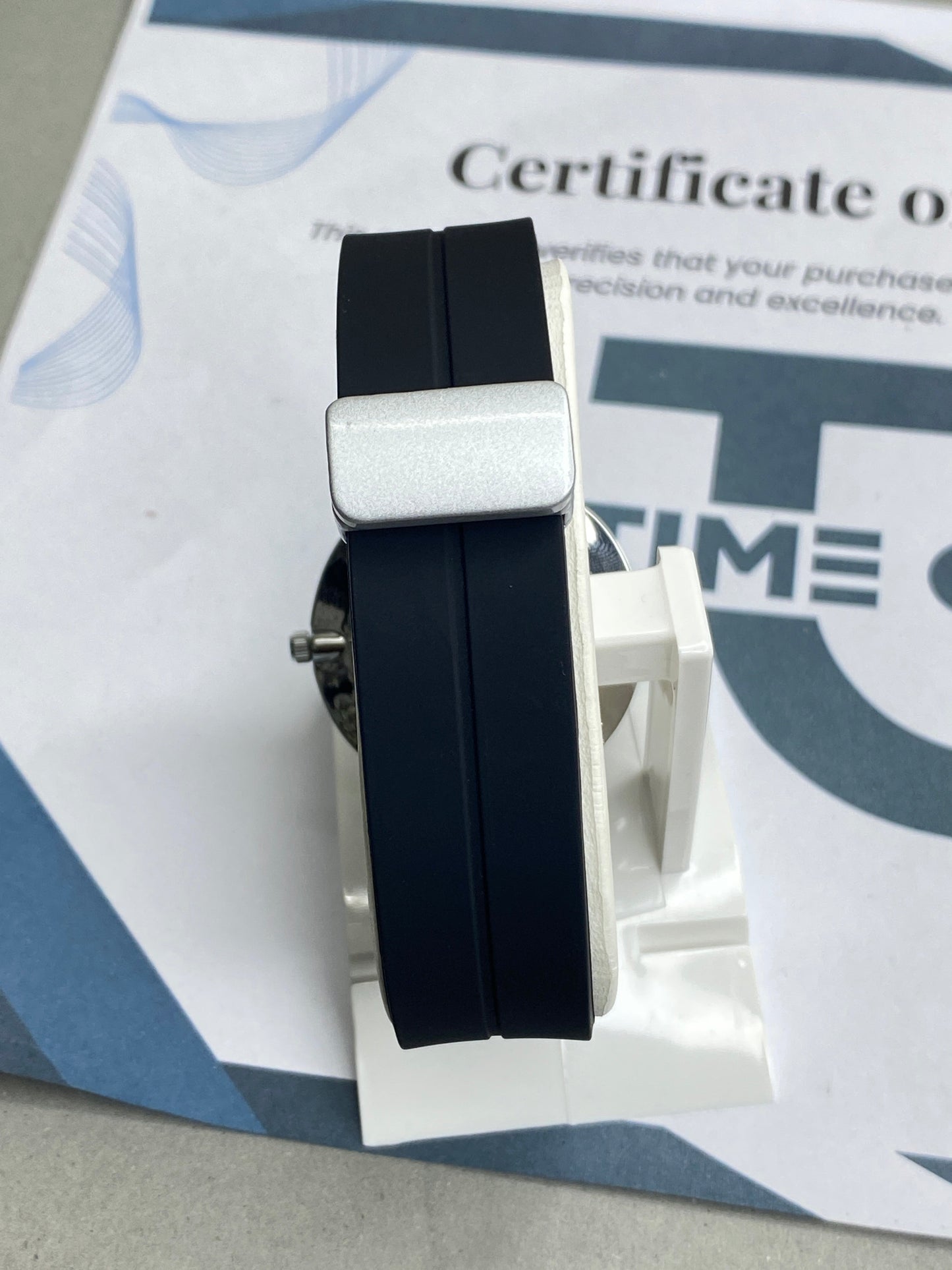Universe Point Magnetic Lock & Silicone Straps Watch