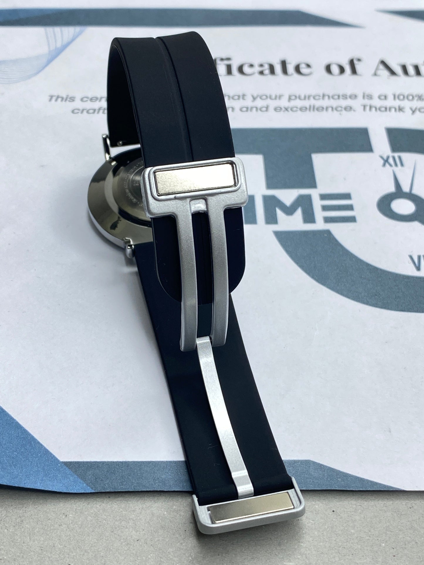 Universe Point Magnetic Lock & Silicone Straps Watch