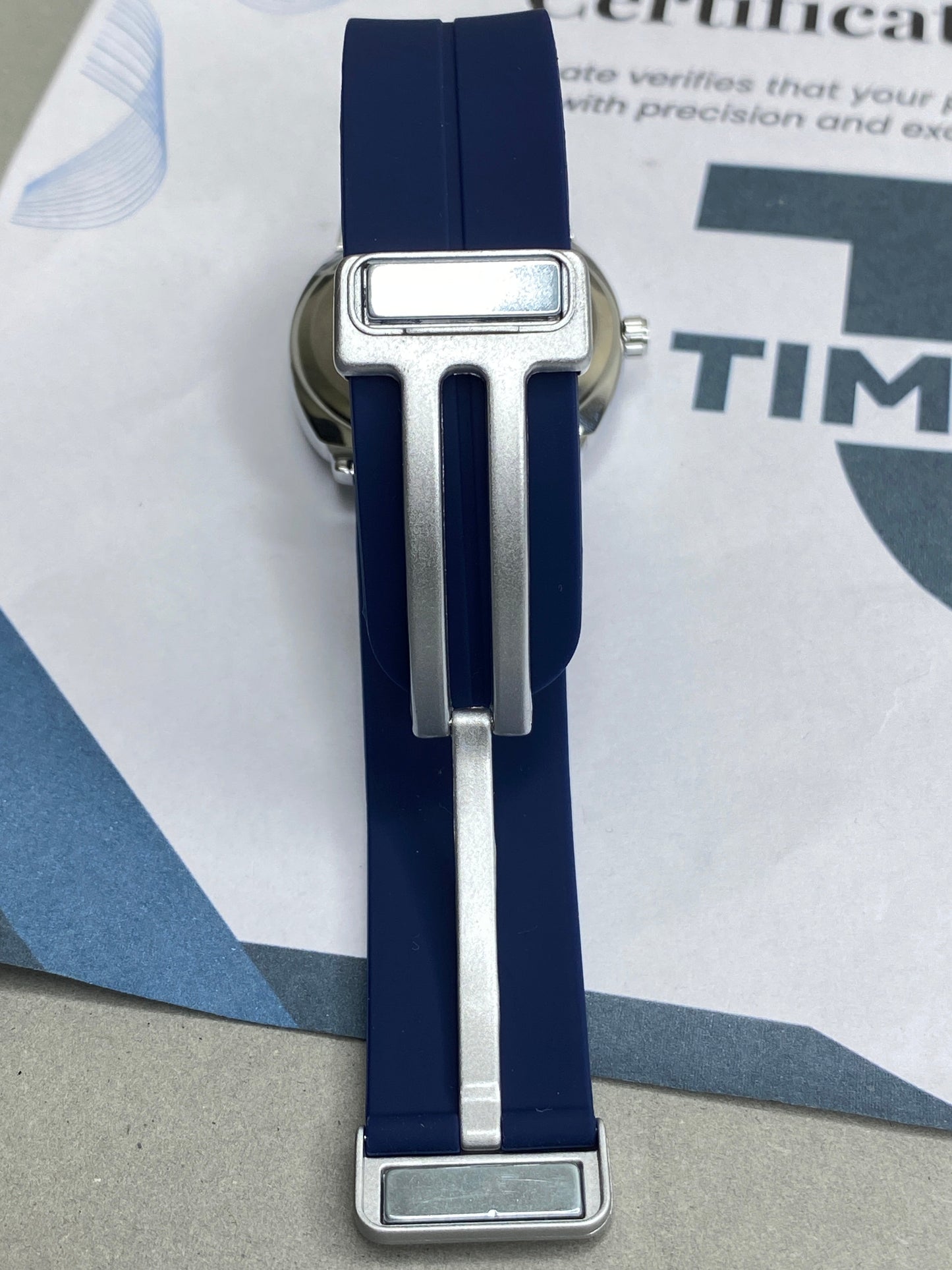 Universe Point Magnetic Lock & Silicone Straps Watch